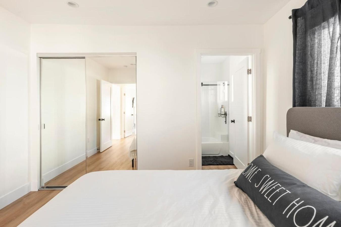 Holiday home Stylish Gated Retreat In East Hollywood With Parking